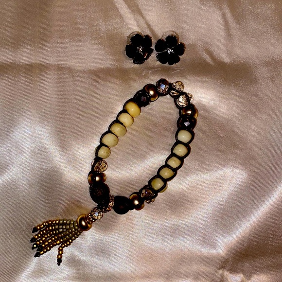 Beautiful vintage crystal black stud earrings with bead bracelet stretch - Picture 1 of 4